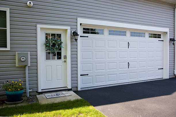 24/7 Emergency Garage Door Panel Replacement experts in Huber Ridge, OH